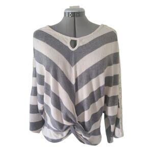 Bloomfield NWT Gray & Cream Chevron Knot Boho Top Bell Sleeve Size Medium